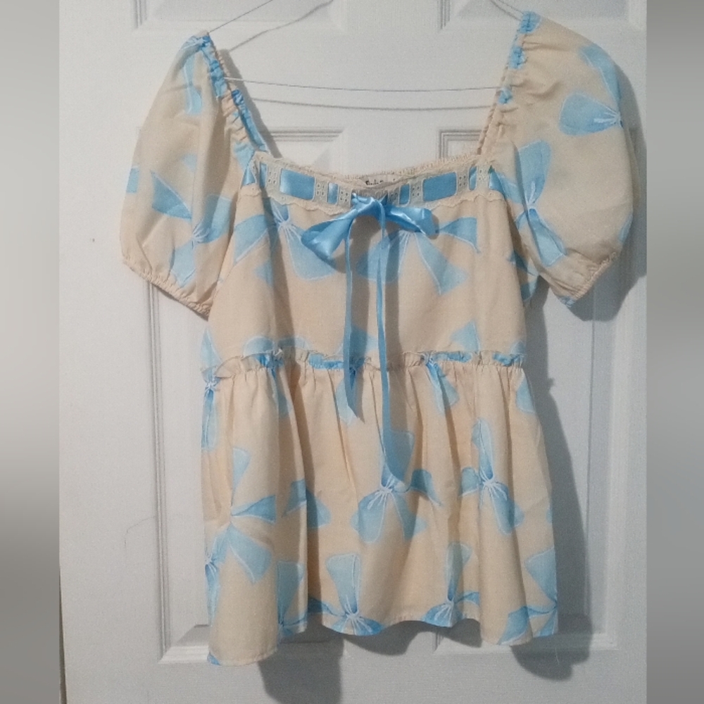 Chic Cream Blouse with Blue Bow Design